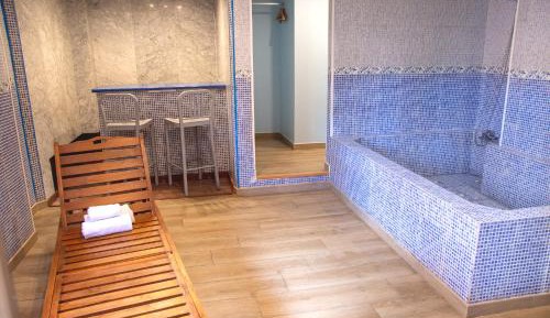 Luxury Suite with Spa Bath