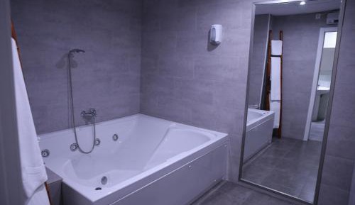 Suite with Spa Bath