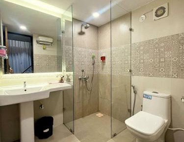 Single Bed in Mixed Dormitory Room