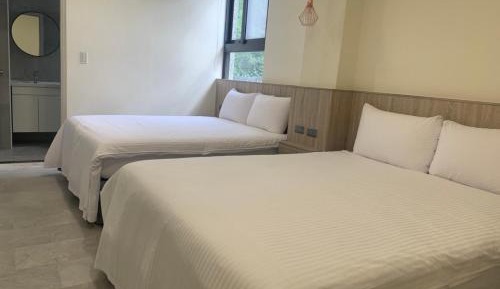 Quadruple Room with Private Bathroom