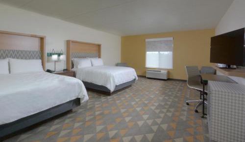 Standard Room with Two Queen Beds - Communications Accessible Tub