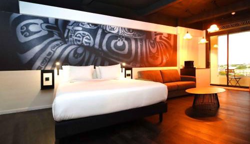 Studio with King Size Bed