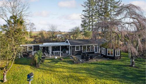 Three-Bedroom Holiday Home 