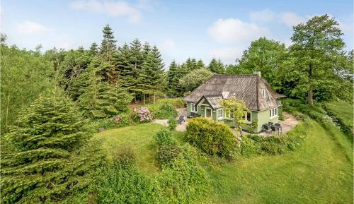 Three-Bedroom Holiday Home 