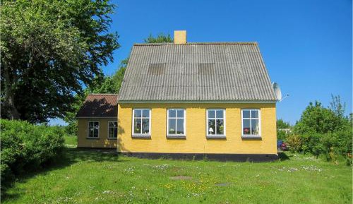 One-Bedroom Holiday Home