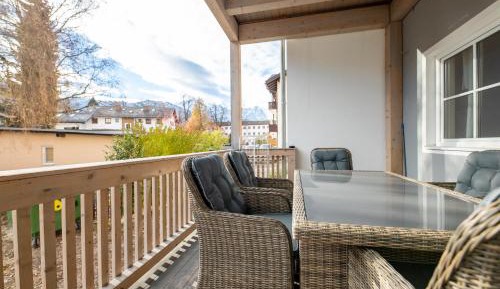 Apartment with Mountain View