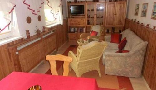 One-Bedroom Apartment with Shower