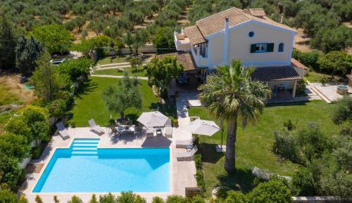 Villa with Garden View