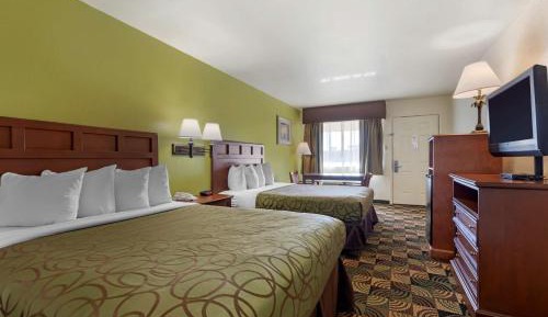 Queen Room with Two Queen Beds - Smoking