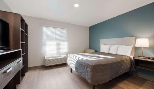 Standard King Room with Sofa Bed - Non-Smoking