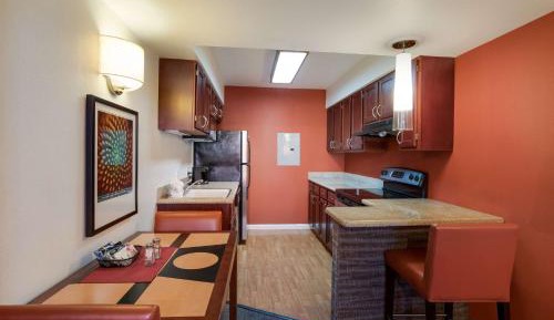 Two-Bedroom Suite with Two Queen Beds