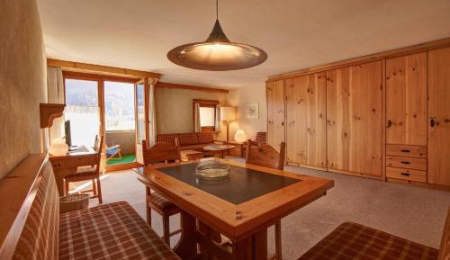 Apartment with Lake View