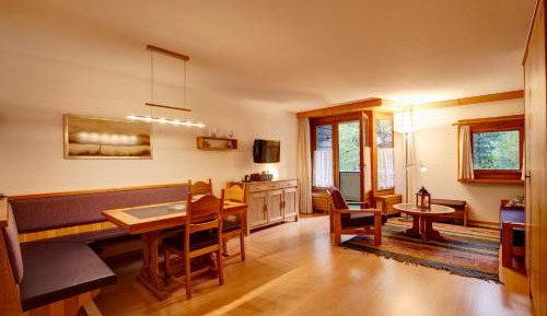 Apartment with Mountain View