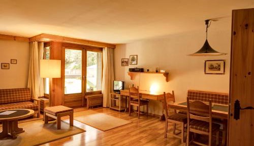 Apartment with Mountain View