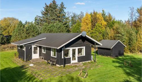 Three-Bedroom Holiday Home 