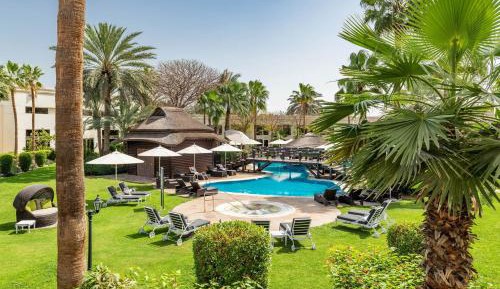 Superior Guest Room, Pool View, with Direct Pool Access
