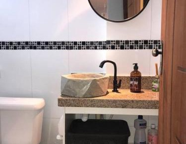 Apartment with Mountain View