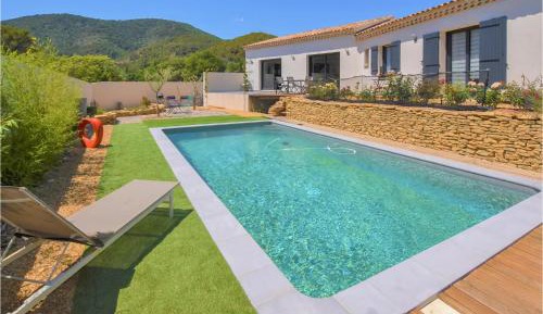 Three-Bedroom Holiday Home 