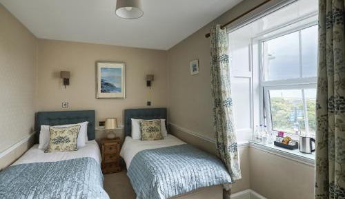 Twin Room with Private Bathroom