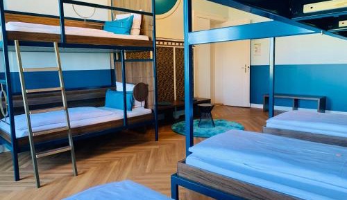 Deluxe 6/7 Beds Dorm shared