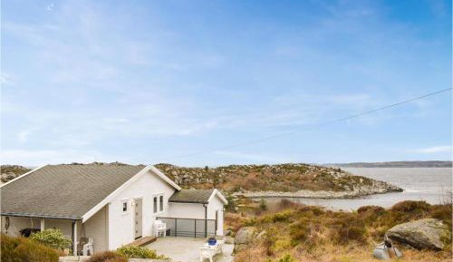 Three-Bedroom Holiday Home 