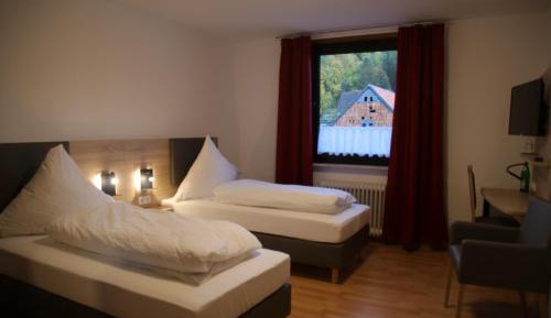 Twin Room with Private External Bathroom