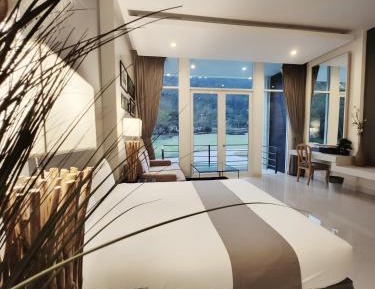 King Room with Mountain View