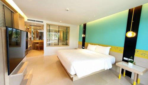 Superior King Suite with Living Room and Sea View