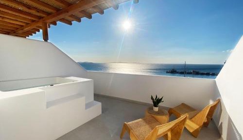 Suite with Outdoor Hot Tub & Sea View