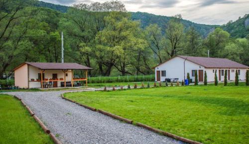 Bungalow with Patio