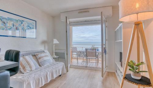 Superior One-Bedroom Apartment with Balcony
