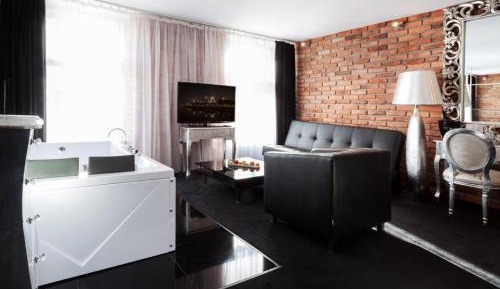 Junior Suite Plus with Main Market Square View