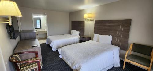 Standard Queen Room