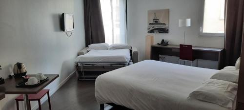 Family Studio (2 Adults + 2 Children)