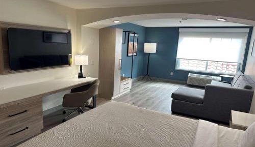 One-Bedroom King Suite - Non-Smoking