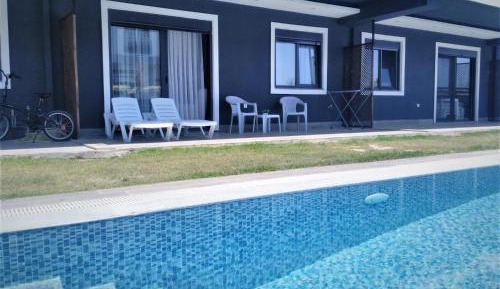Apartment with Pool View 