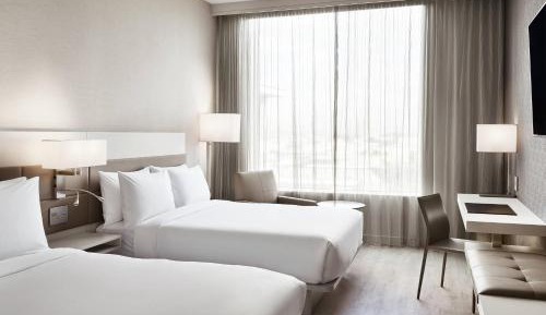  Guest room, 2 Queen, City view