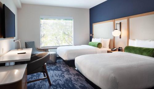 Queen Room with Two Queen Beds and Adapted Tub - Mobility Accessible