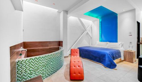 Deluxe Suite with Spa Bath
