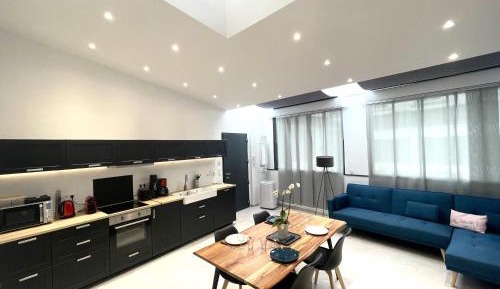 Deluxe Two-Bedroom Apartment with Garden View