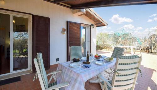 One-Bedroom Holiday Home