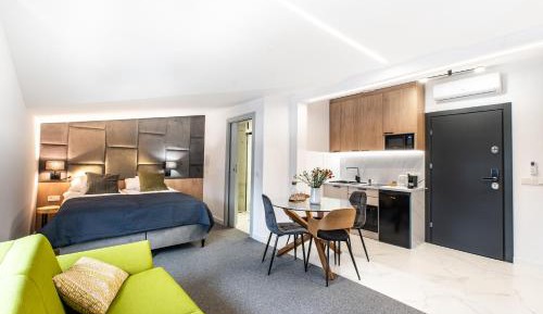 Deluxe Family Room