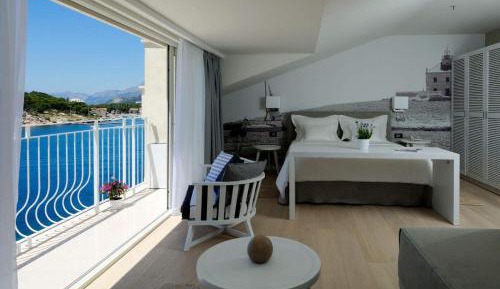 Suite with Sofa Bed and Sea View (3 Adults)