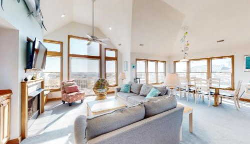 Six Bedroom Holiday Home
