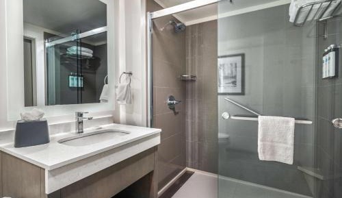 Sutters Fort King Studio Suite with Kitchen