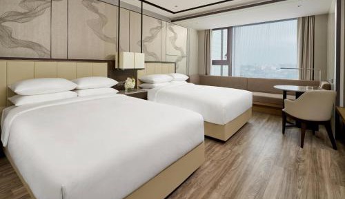 Deluxe Guest Room with 2 Double, City view