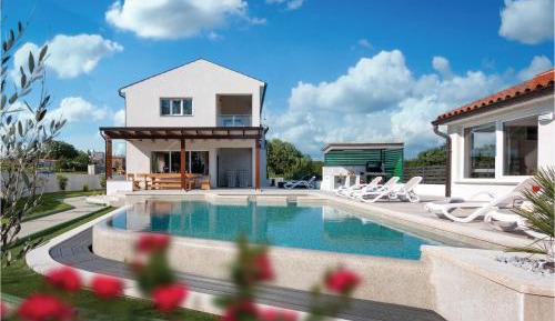 Five-Bedroom Holiday Home