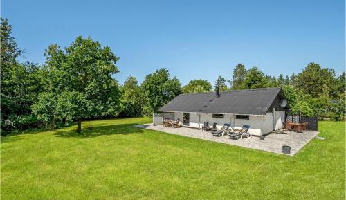 Three-Bedroom Holiday Home 