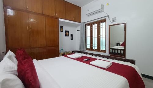 Deluxe Room (2 Adults + 1 Child)
