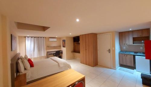 Queen Suite with Spa Bath